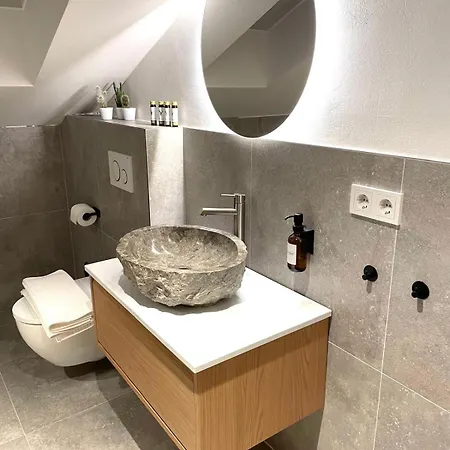 Quartier 27- Modern With Balcony & Free Parking Appartement *