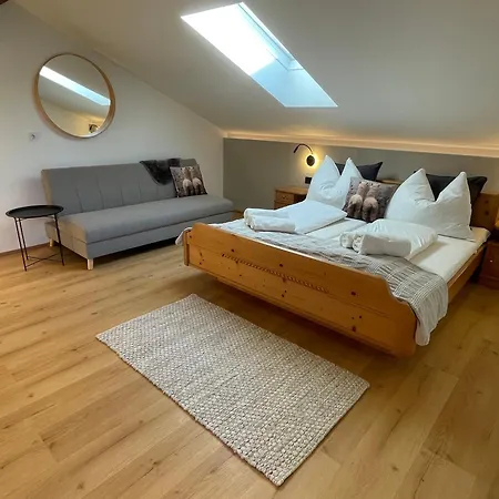 Apartment Quartier 27- Modern With Balcony & Free Parking