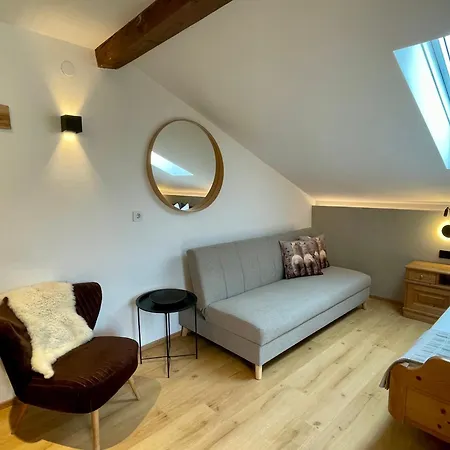 Quartier 27- Modern With Balcony & Free Parking